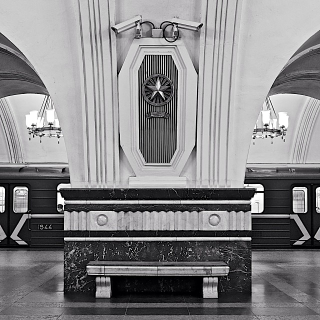 Illustration for article titled Russian Underground Stations Look Even More Stunning In Black and White